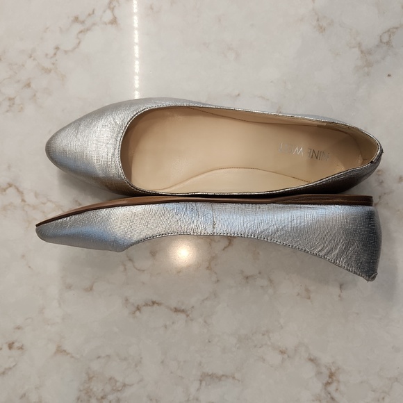 Nine West Speak Up Metallic Silver Ballet Slipper Size 7.5, Vegan - Picture 2 of 5